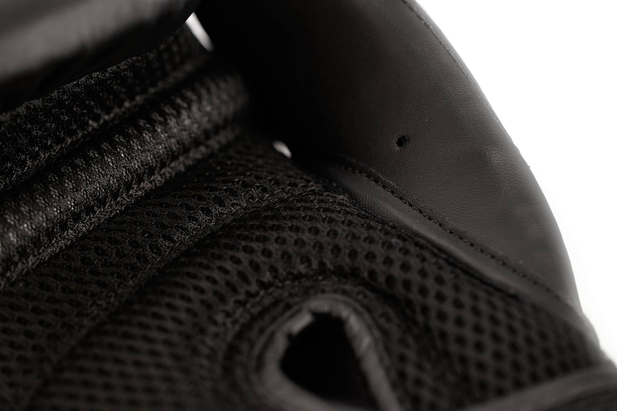 Detailed view of black ADIDAS Hybrid25 glove&