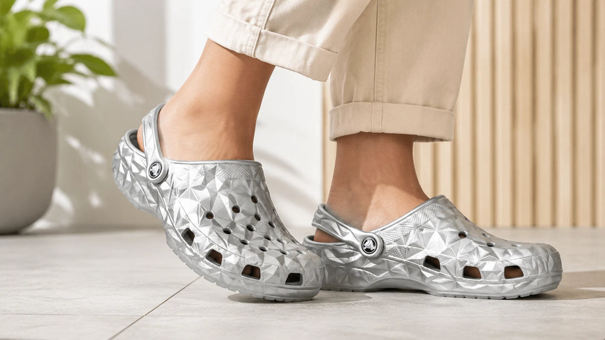 Crocs Classic Geo Clog Unisex Clogs, Men’s US Size 4 / Women’s US Size 6 M