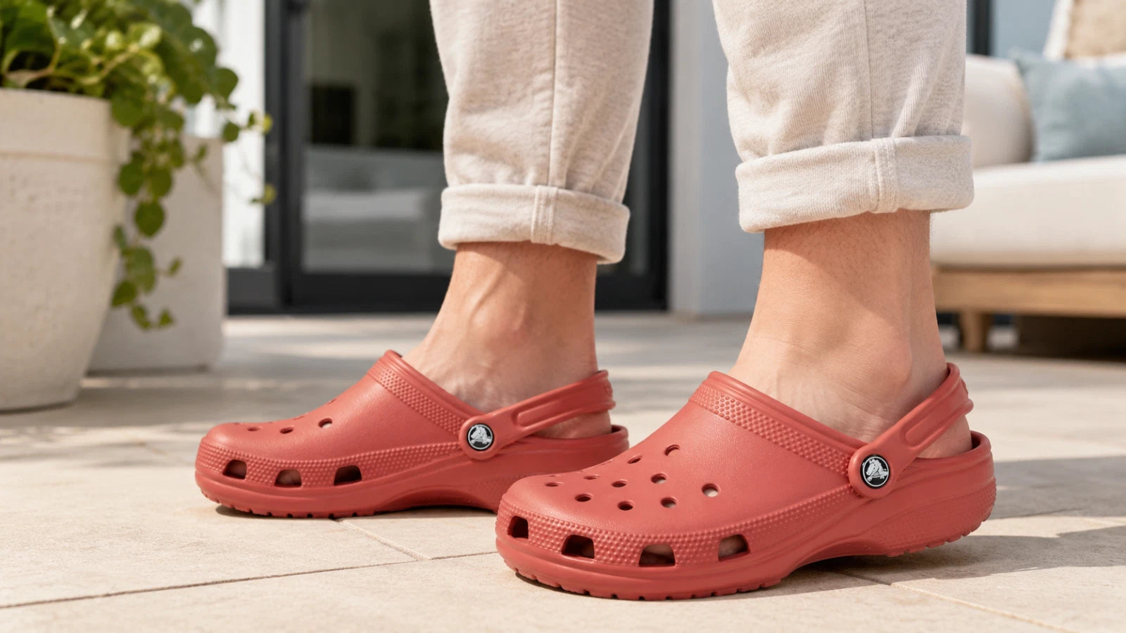 Crocs Classic Clog Unisex Clogs, Strawberry Wine, Men’s US 4 / Women’s US 6